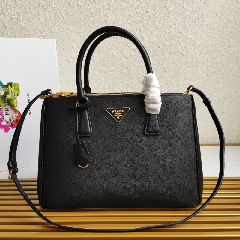 Pra*a shopping bags